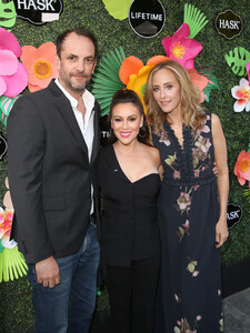 Alyssa+Milano+Lifetime+Summer+Luau+Xvm5LbSDIq_x.jpg