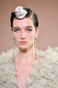 221843253_GiorgioArmaniPriveRunwayParisFashion9f1l1XUqSSTx.thumb.jpg.75369a8009eba3204013c4747ac9ffec.jpg