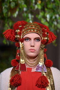 241266130_ValentinoRunwayParisFashionWeekHautepPGLdXp54Jfx.thumb.jpg.d442d244a4d2a9e0890dad85dc45d0ea.jpg
