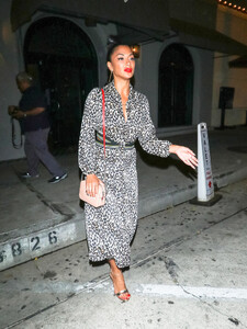 Nicole+Scherzinger+outside+Craig+Restaurant+sOVSsVD4a5-x.jpg