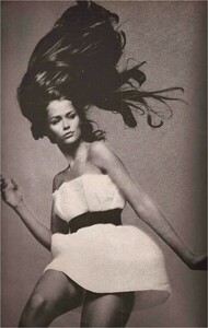 25482812_VogueJune1968-2-6.thumb.jpg.357d1fc7c00deffbb7b3cbb7075e32a1.jpg