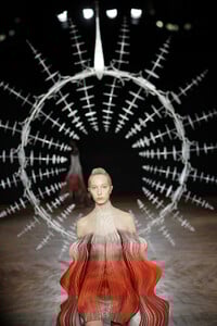 271780400_IrisVanHerpenRunwayParisFashionWeek5fbpPF-kCe1x.thumb.jpg.cb0f2f93584be2fa26d970f87f5342fb.jpg