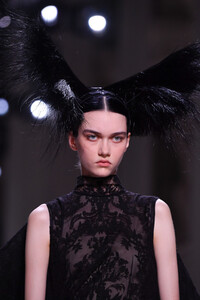 273489059_GivenchyRunwayParisFashionWeekHauteCoutureyCQuAzyj1_2x.thumb.jpg.9898271e4992d07f63c5d26c5a70ba0d.jpg