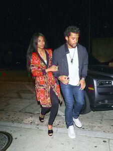Ciara+Ciara+Russell+Wilson+Outside+Nice+Guy+BO-EVtLyQCGx.jpg