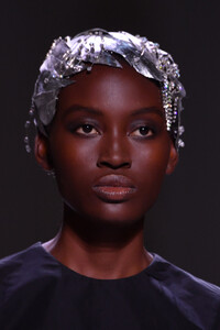 281254978_GivenchyRunwayParisFashionWeekHauteCoutureuHtT2I-FZE0x.thumb.jpg.bb94f542ed222f9ee31895650f9289e0.jpg