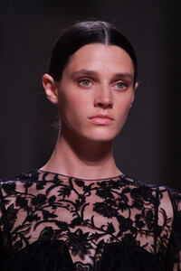 288682610_GivenchyRunwayParisFashionWeekHauteCoutureFIEf2ZqU77-x.thumb.jpg.6f0eb35ba1714412c59dbbb5913f1149.jpg