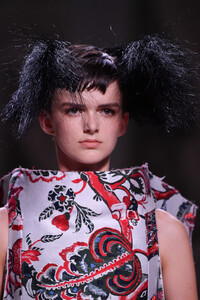 291795591_GivenchyRunwayParisFashionWeekHauteCouturepRGwp_JXBjEx.thumb.jpg.c209ef77b07eb3b240549bba54d0b1d2.jpg