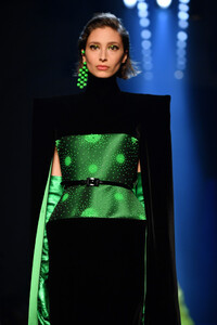 302632541_JeanPaulGaultierRunwayParisFashionWeekHsB6LtbjHgux.thumb.jpg.2f8eee5f284acda5a8bf826227735788.jpg