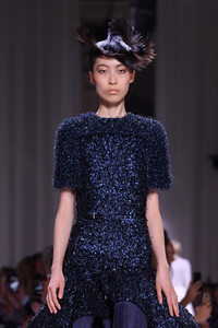 315521198_GivenchyRunwayParisFashionWeekHauteCoutureBI5NGLf_prMx.thumb.jpg.39e266a446d7887245b5ef5b23f8add5.jpg