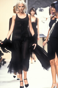 332426893_Chanel1994WomenRTW156.thumb.jpg.ff7aeecdd5b465ca50d0a3c8f9e7cf4e.jpg