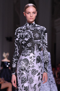 346739361_GivenchyRunwayParisFashionWeekHauteCoutureoxbCE1SWnbCx.thumb.jpg.0810329f2de5d423a0a28b11dabf3bfe.jpg