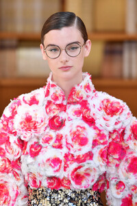 349340074_ChanelRunwayParisFashionWeekHauteCoutureI_w6yRD06ycx.thumb.jpg.a5e73d8285e56dc4322c37aa38cb9529.jpg