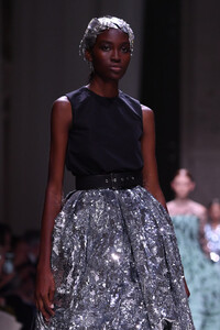 378172594_GivenchyRunwayParisFashionWeekHauteCoutureDv1EpmrSPKXx.thumb.jpg.451d9f0ea376f6de513f735e2ed1431d.jpg