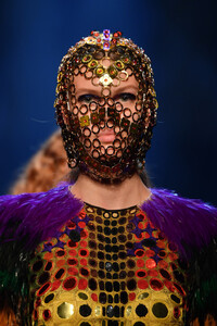 381465671_JeanPaulGaultierRunwayParisFashionWeek7TivitxrG4Ex.thumb.jpg.27b446b7cd23b10161ae5acac8248930.jpg