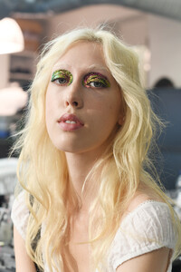 416205599_JeanPaulGaultierBackstageParisFashionzf2UtJ1QrCWx.thumb.jpg.47c115f021d3934765494a22a6b27401.jpg