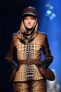 420448593_gaultier-hc-bks-m-rf19-1431(1).thumb.jpg.43785ac7a5af377fd4e93848b6219866.jpg