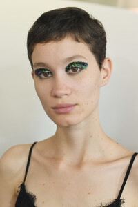 422103335_JeanPaulGaultierBackstageParisFashionC-CnGy2MW3Yx.thumb.jpg.dd7206ff016a26595fc1f0e648839ee4.jpg