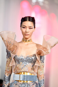 432048016_ElieSaabRunwayParisFashionWeekHaute8_GKI6amOK4x.thumb.jpg.5a34b4f2adebd479c574a4f7694431a6.jpg