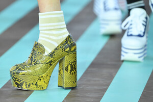 447939213_MiuMiuClub2020RunwayVQ3ZVL4ZXVrx.thumb.jpg.2358d42865b814cef6c76717f5c3595c.jpg