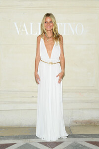 Gwyneth+Paltrow+Valentino+Front+Row+Paris+8P9k_m4-8jpx.jpg