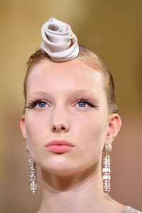 477112512_GiorgioArmaniPriveRunwayParisFashion_XHXvG-fH10x.thumb.jpg.4b055c839e4acb43355b9eb2e2f676d4.jpg