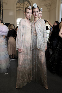 494622095_armani-prive-hc-bks-v-rf19-4814(1).thumb.jpg.8291b3c34ead921e7b9a4250e26a9bda.jpg