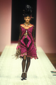 544065180_christian-lacroix-hc-fw-1999(5).thumb.jpg.a81b4e01ad05a48f9c5e46f1be436d7f.jpg