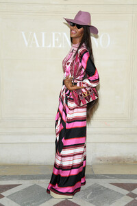 Naomi+Campbell+Valentino+Front+Row+Paris+Fashion+RwrcJnBmf88x.jpg