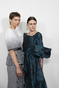 548572650_givenchy-hc-bks-m-rf19-9660(1).thumb.jpg.6be96993e800f0f1737c7233e949e544.jpg
