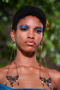 550634780_ValentinoRunwayParisFashionWeekHautegPpF4McDQrsx.thumb.jpg.395f52a92c1694456b27cb24d8b048c9.jpg
