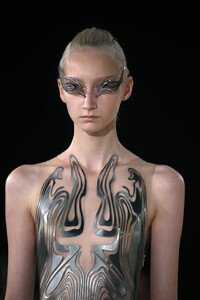 560144358_IrisVanHerpenRunwayParisFashionWeekDQhxqLdR6qSx.thumb.jpg.d1686eec7b7c7a74da7f58ff30ae8d8a.jpg
