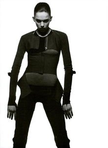 564807555_Inez__Vinoodh_Helmut_Lang_Fall_Winter_03_04_01.thumb.png.0a87e097bffe9d6c4cafb57a831d63d4.png