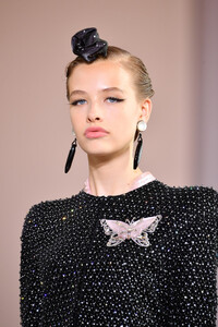 569306921_GiorgioArmaniPriveRunwayParisFashionbGgXqgxgnB4x.thumb.jpg.9e86222b393e4eb1762cb448e94672ed.jpg