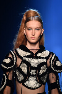 575910296_JeanPaulGaultierRunwayParisFashionWeekgDAbzNJW-NRx.thumb.jpg.f01d588743aa3aaf05835d0a0bd7475f.jpg