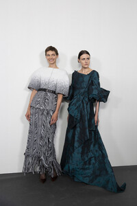 577679656_givenchy-hc-bks-m-rf19-9640(1).thumb.jpg.180fd759e7fba0ecfd55e26395a420fd.jpg