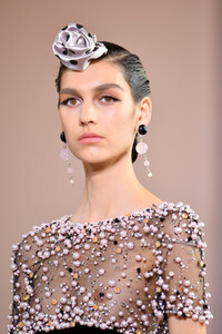 578308209_GiorgioArmaniPriveRunwayParisFashionc8HPGZ12t6Hx.thumb.jpg.9b29afd71fbe36e40dcd3a6d3aafe7f2.jpg
