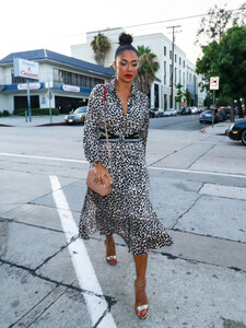 Nicole+Scherzinger+outside+Craig+Restaurant+2WX_DvBTyM8x.jpg