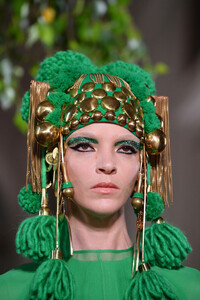 645662745_ValentinoRunwayParisFashionWeekHauteEDNvUHvEGhZx.thumb.jpg.85b12b102bb652a4f9ce140787790882.jpg