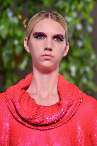 648577904_ValentinoRunwayParisFashionWeekHauteaZ10yfUP1_px.thumb.jpg.7369d40826c56b7ee3158656aa51c4c7.jpg