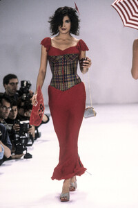 656455946_BetseyJohnson1997WomenRTW94.thumb.jpg.225d80e58707c16107796cd947a7d690.jpg