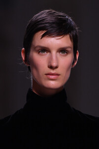 659001515_GivenchyRunwayParisFashionWeekHauteCouturemjOywOHFnntx.thumb.jpg.aab7d24a2fdbfe3c8c4fb8078b98bc36.jpg