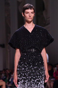 66027963_GivenchyRunwayParisFashionWeekHauteCouturebaumY23ASWmx.thumb.jpg.e197b5f58663384f2036af4134c6aed9.jpg