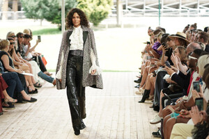 Cindy+Bruna+Redemption+Runway+Paris+Fashion+P51XPTGnqNJx.jpg