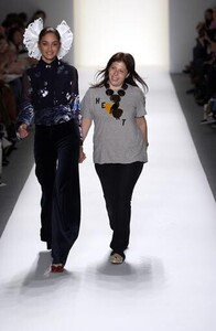 669659023_alice-roi-fw-2002(8).thumb.jpg.2e5330a5f6c47bae29fb22fb095c6cfa.jpg