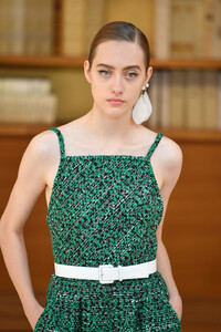 699893240_ChanelRunwayParisFashionWeekHauteCoutureGpZGfEIh0Ihx.thumb.jpg.a2c4c4b99b74069b07eb8c53134b12d1.jpg