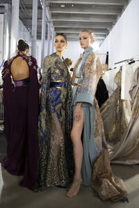 723301954_elie-saab-hc-bks-m-rf19-0727(1).thumb.jpg.f9e6b7e600c97b105db9fe4632fe0bd9.jpg