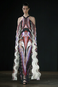 727031666_IrisVanHerpenRunwayParisFashionWeekn3laSwDO0zwx.thumb.jpg.8c951ca8f73df4d2b1e5f8ac1c6ec92f.jpg