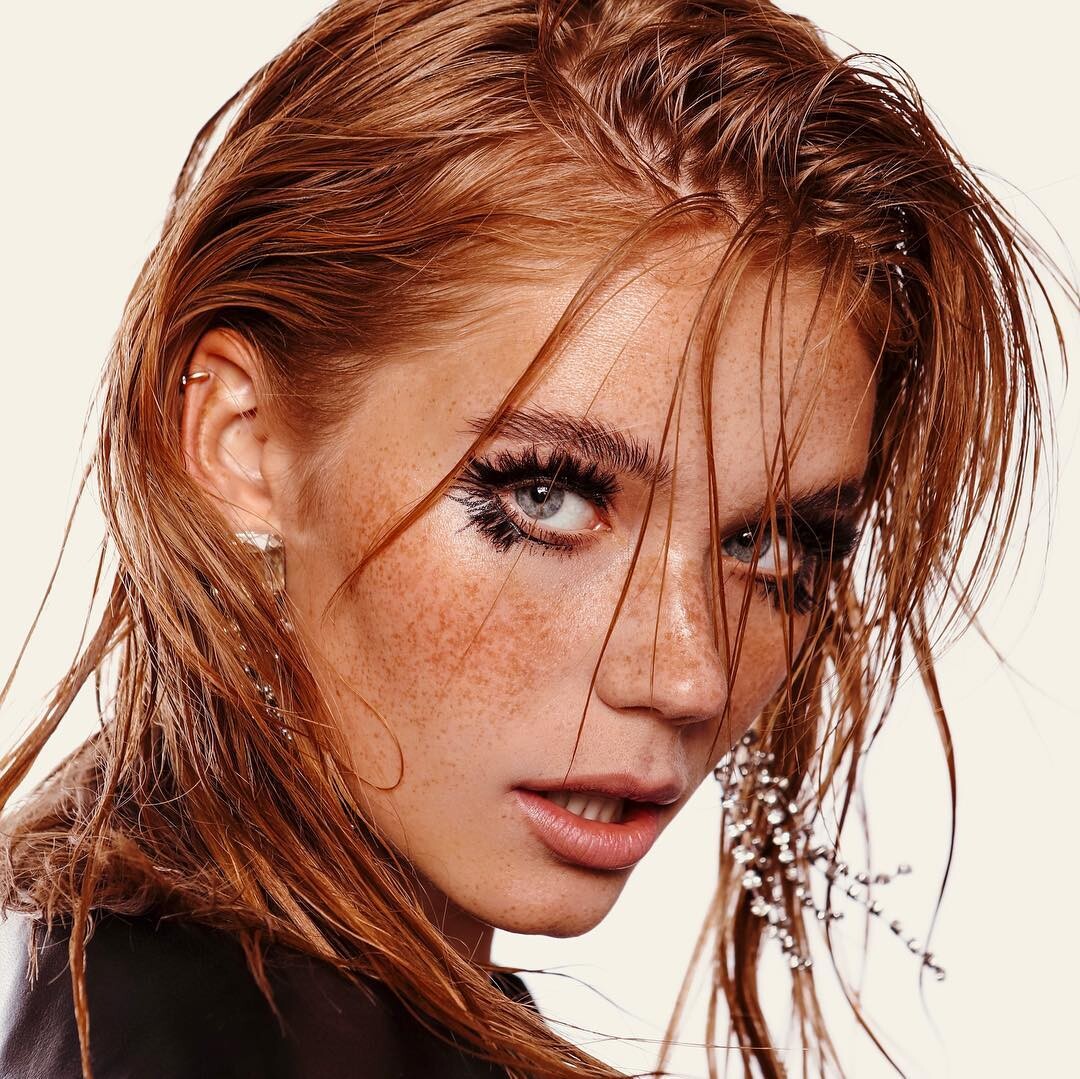 https://www.bellazon.com/main/uploads/monthly_2019_07/732783585_AlexandraPorfirovaSTYLCRUZE2.jpg.10fa70739cd50d4e683f4f565992c680.jpg