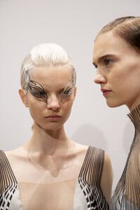 746068570_van-herpen-hc-bks-m-rf19-7413(1).thumb.jpg.25d5ef6b8ce9a2750c7737d2c67ac08c.jpg