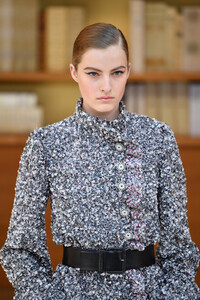 77951079_ChanelRunwayParisFashionWeekHauteCoutureAYXwOYXI3Qcx.thumb.jpg.d93c1d00baf86af9da41893f8fd75daf.jpg